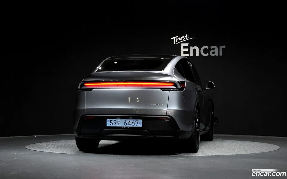 Tesla Model Y AWD 2025 — миниатюра 4