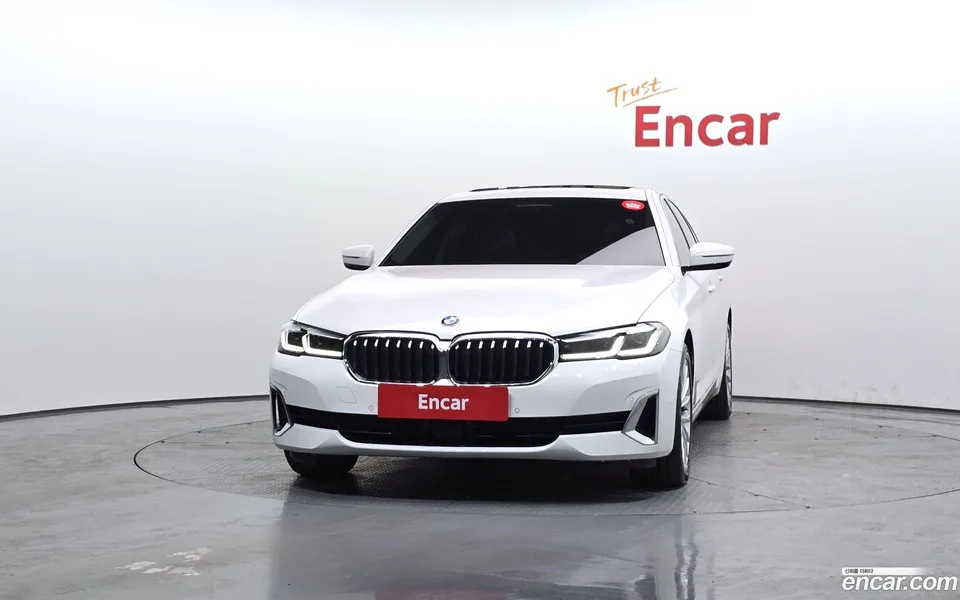 BMW 5 Series 520i 2023 — миниатюра 3