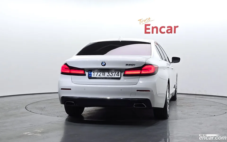 BMW 5 Series 520i 2023 — миниатюра 4