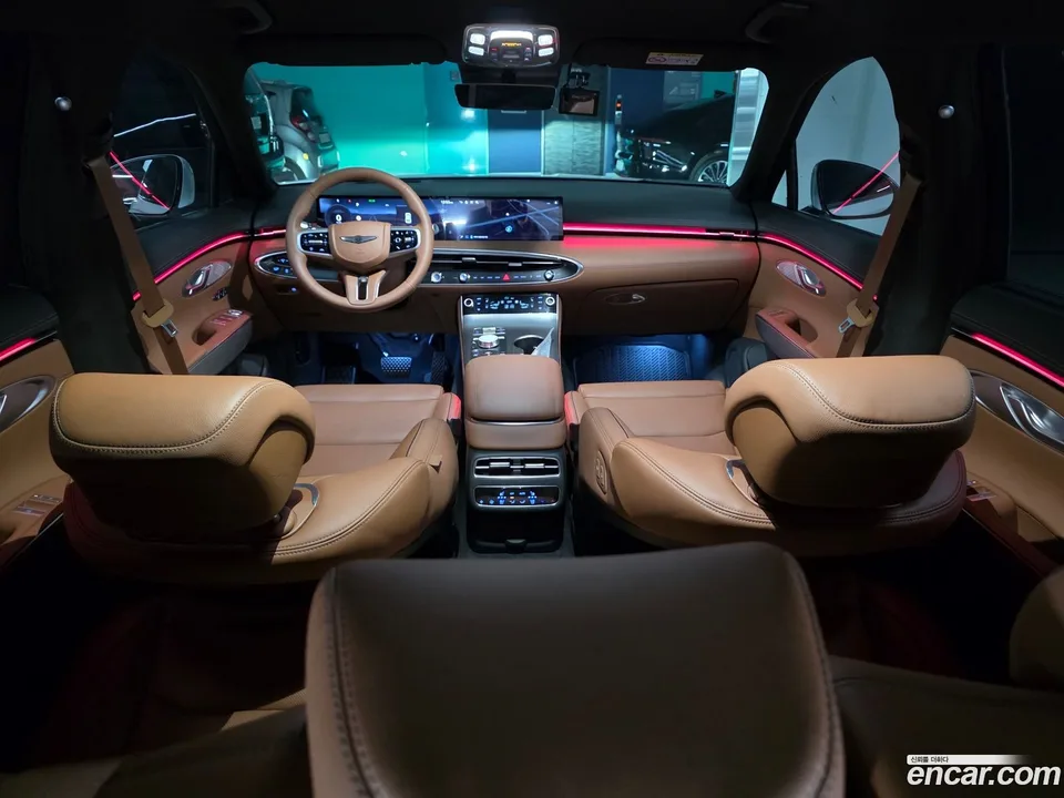 Genesis GV70 2.5T AWD 2025 — фото 1, купить с доставкой в Москву