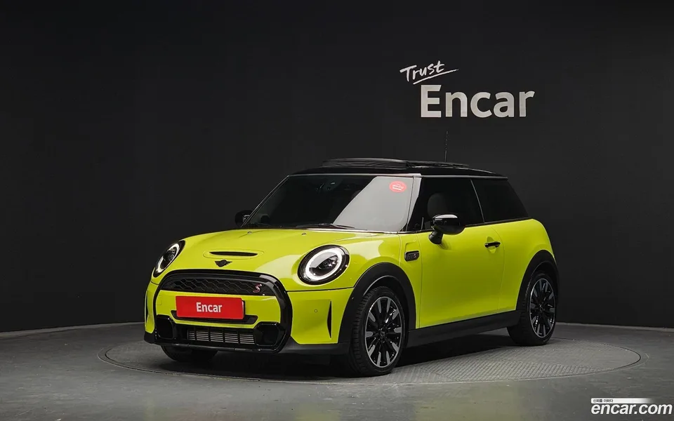 MINI Cooper S 2023 — фото 1, купить с доставкой в Москву