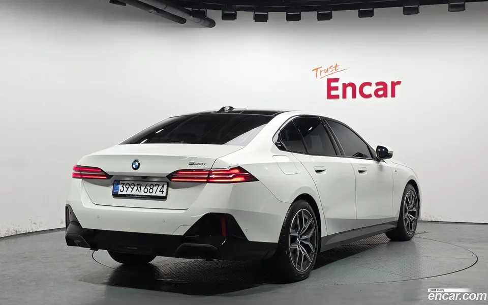 BMW 5 Series 520i M 2025 — миниатюра 2