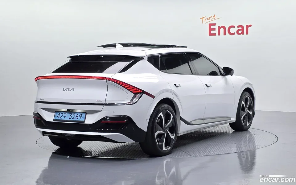 Kia EV6 2022 — миниатюра 2