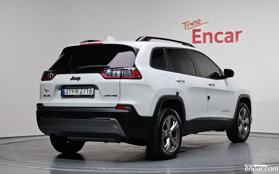 Jeep Cherokee 2.4 AWD 2022 — миниатюра 2