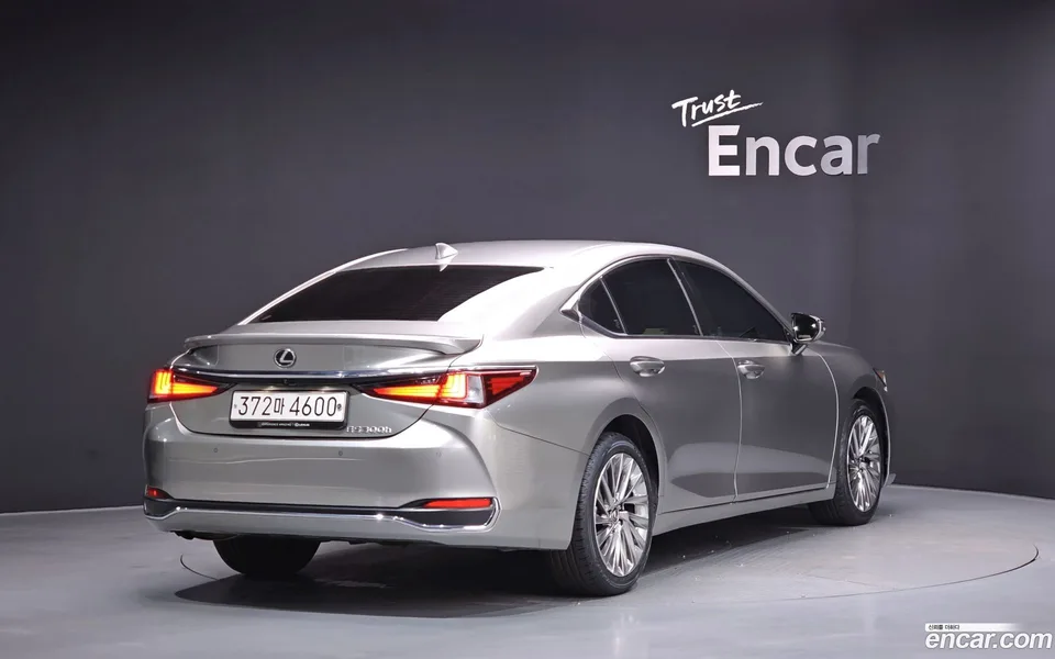 Lexus ES 300h 2022 — миниатюра 2
