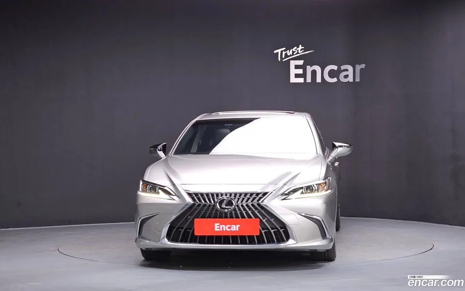 Lexus ES 300h 2022 — миниатюра 3
