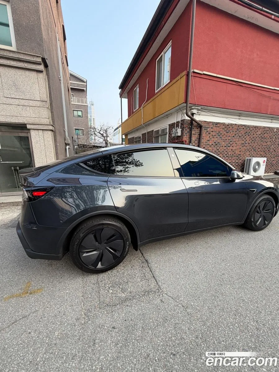 Tesla Model Y AWD 2025 — миниатюра 5