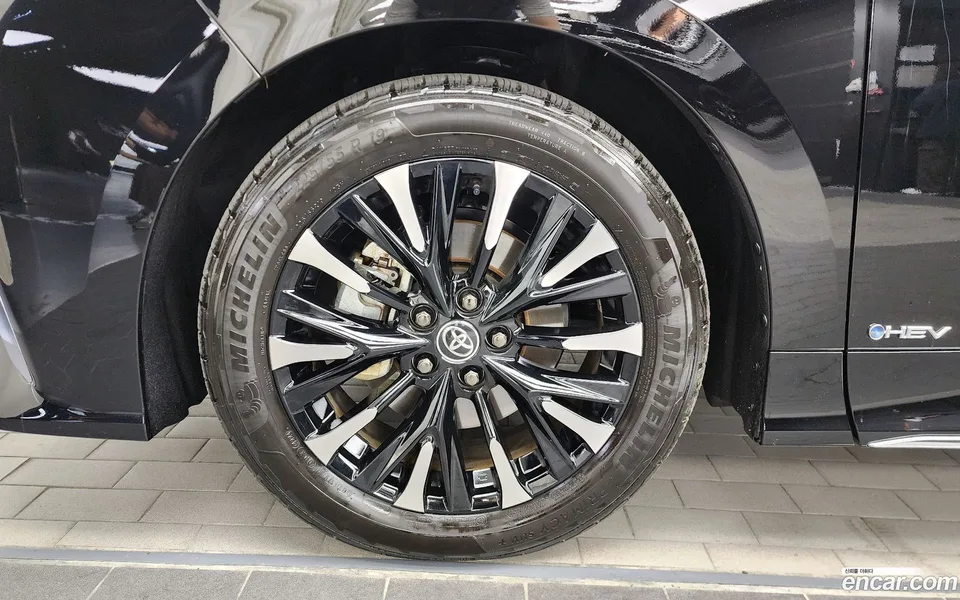 Toyota Alphard 2.5 HEV AWD 2024 — миниатюра 5