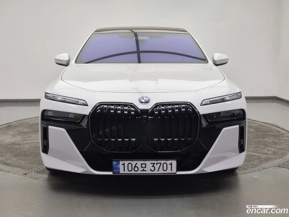 BMW 7 Series 740i xDrive M 2024 — миниатюра 2