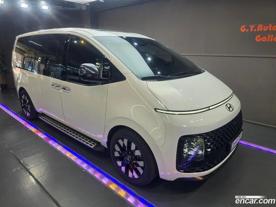 Hyundai Staria 4WD 7 2025 — миниатюра 2