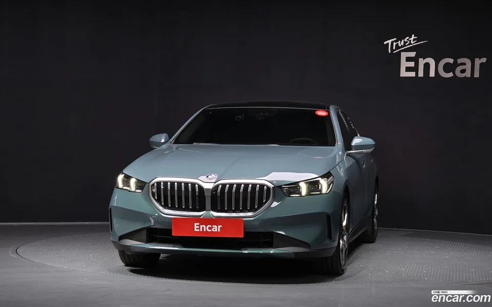 BMW 5 Series 520i 2024 — миниатюра 3