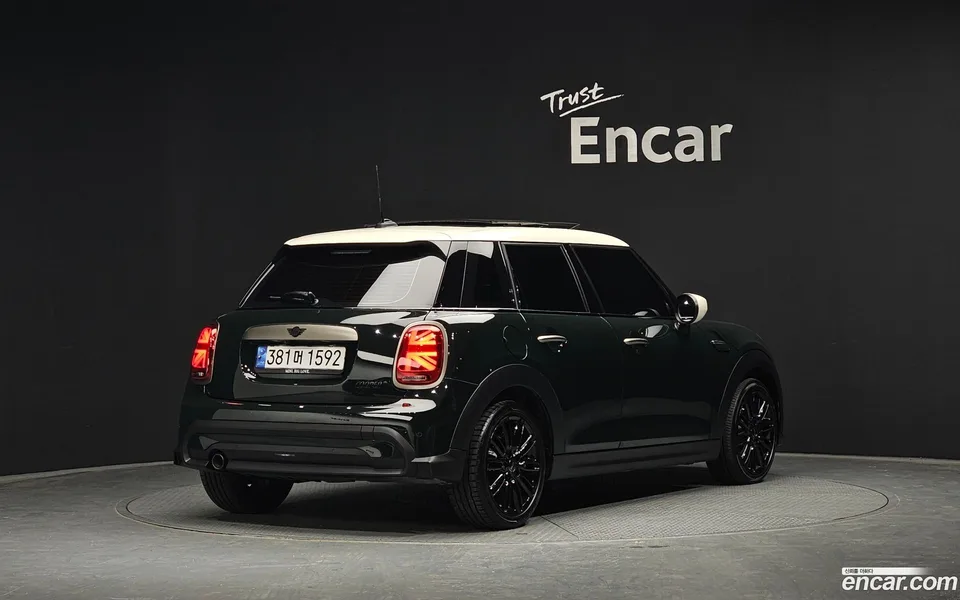 MINI Cooper 5 2022 — миниатюра 2