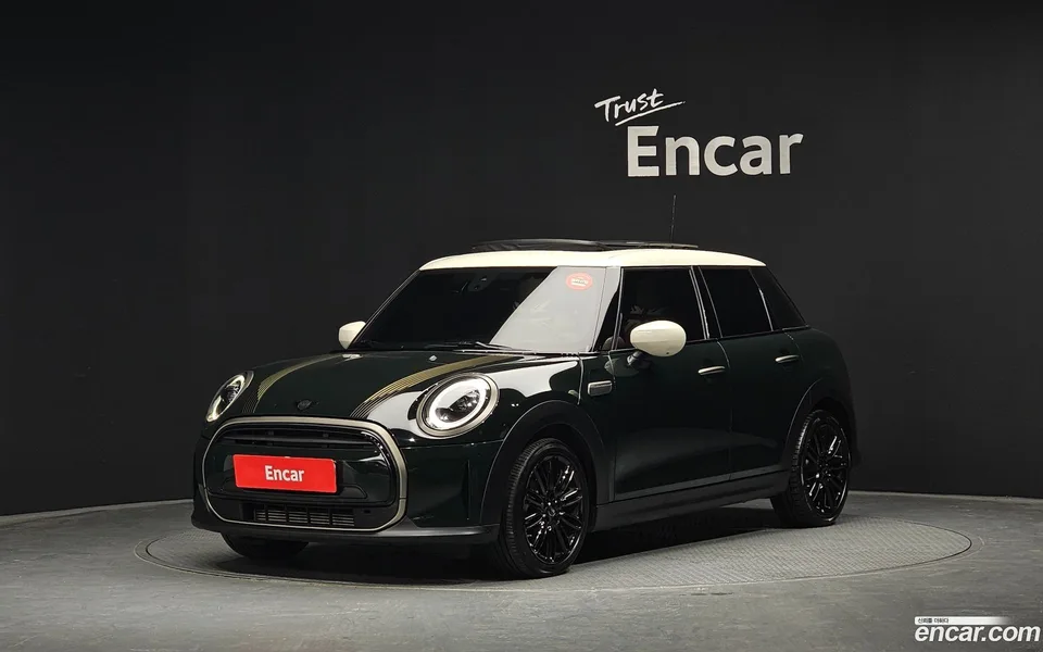 MINI Cooper 5 2022 — фото 1, купить с доставкой в Москву