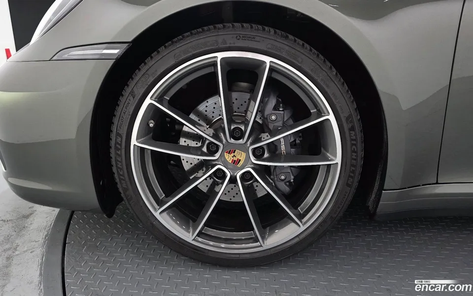 Porsche 911 (992) 2023 — миниатюра 5