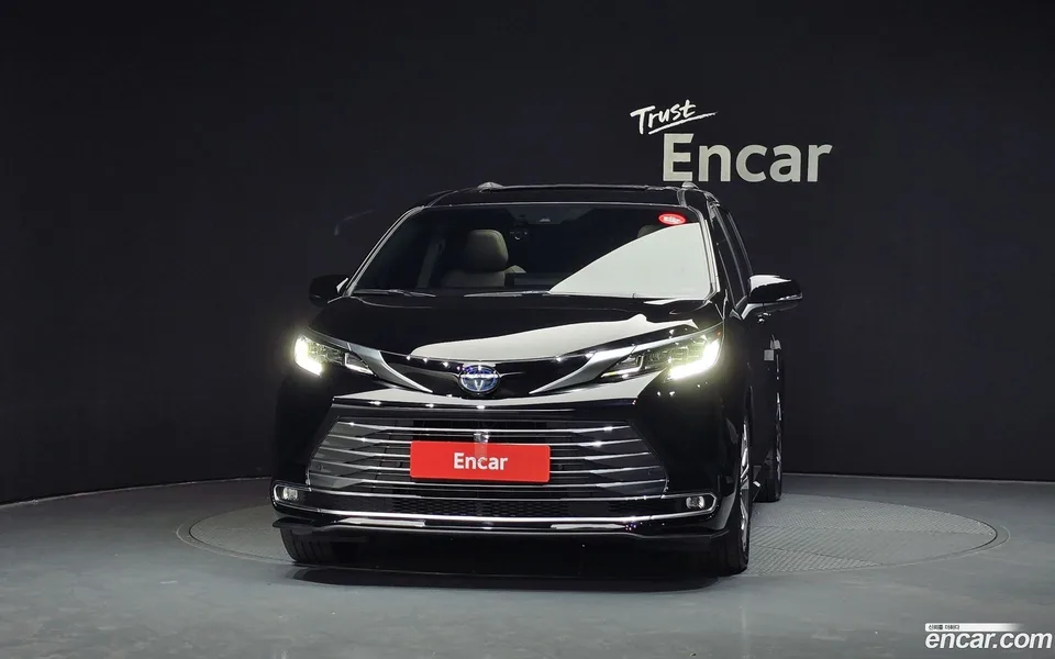 Toyota Sienna 2.5 2WD 2022 — миниатюра 3