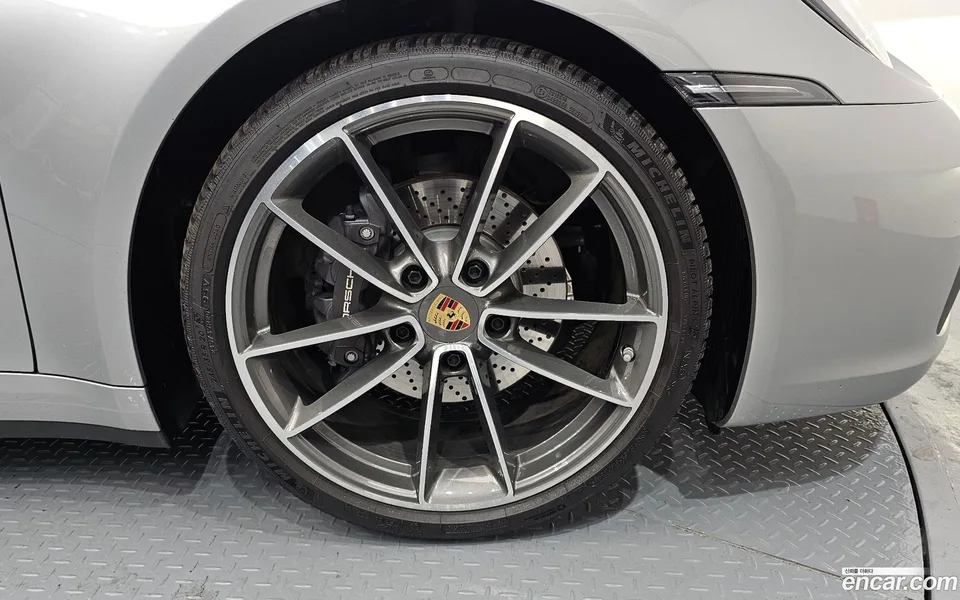 Porsche 911 (992) 2024 — миниатюра 5