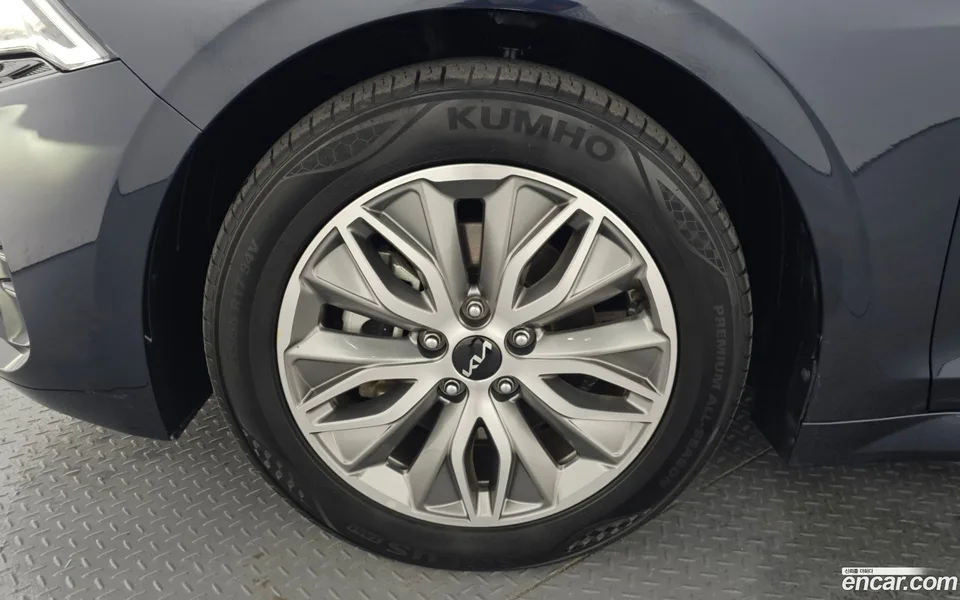 Kia K5 Hybrid 2023 — миниатюра 5