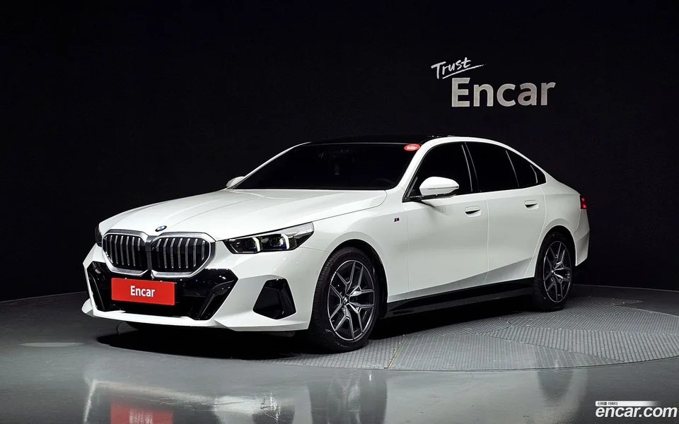 BMW 5 Series 523d M 2025 — фото 1, купить с доставкой в Москву