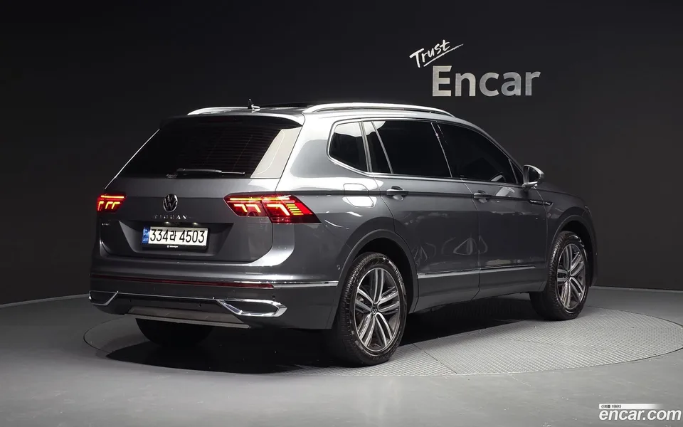 Volkswagen Tiguan Allspace 2.0 TSI 2023 — миниатюра 2