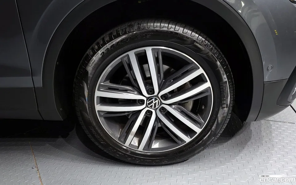 Volkswagen Tiguan Allspace 2.0 TSI 2023 — миниатюра 5