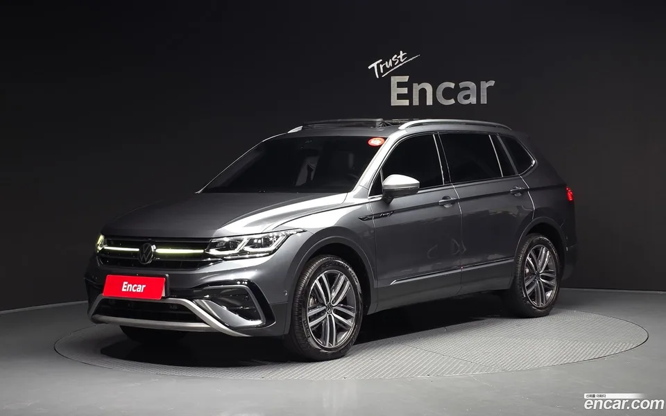 Volkswagen Tiguan Allspace 2.0 TSI 2023 — фото 1, купить с доставкой в Москву