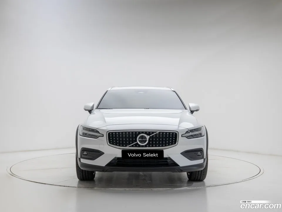 Volvo V60 Cross Country B5 AWD 2025 — миниатюра 2