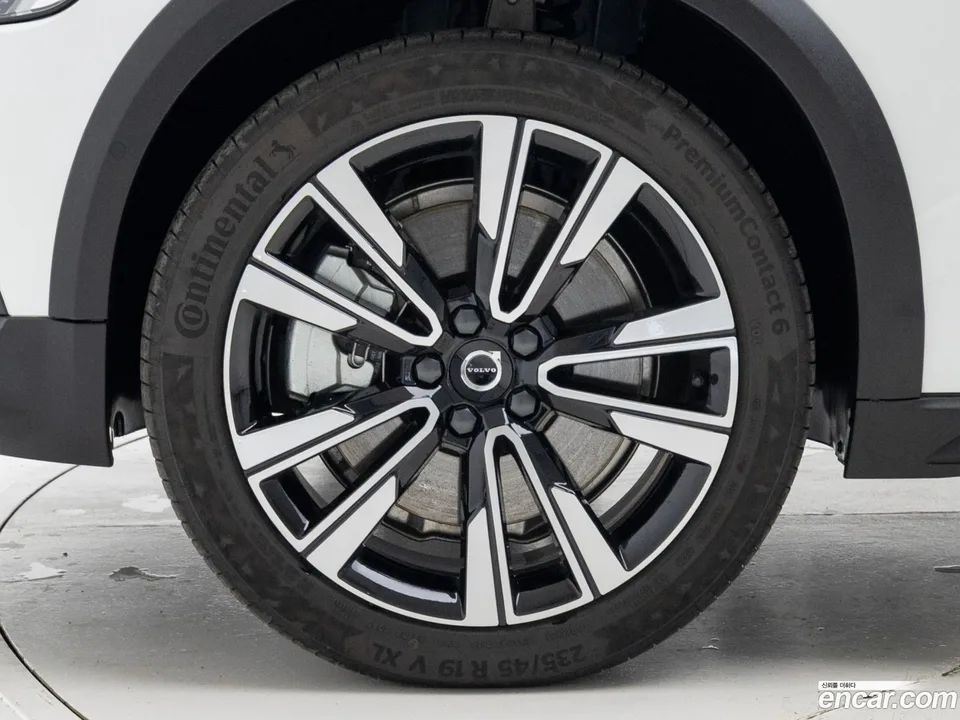 Volvo V60 Cross Country B5 AWD 2025 — миниатюра 5