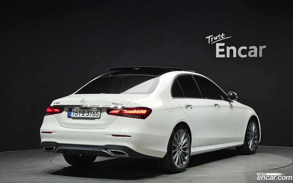 Mercedes-Benz E-Class E350 4MATIC AMG Line 2022 — миниатюра 2