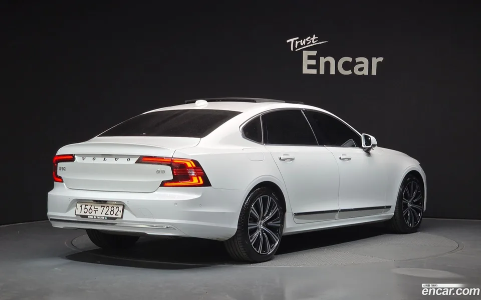 Volvo S90 B5 2022 — миниатюра 2
