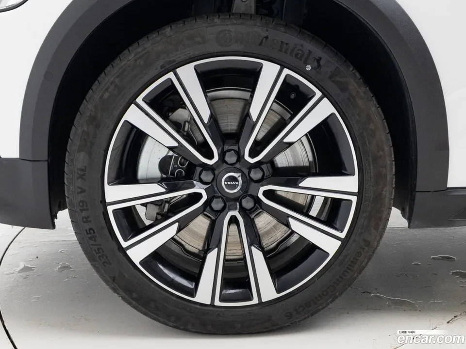 Volvo V60 Cross Country B5 AWD 2025 — миниатюра 5