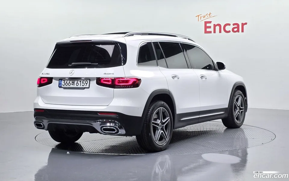 Mercedes-Benz GLB-Class GLB250 4MATIC 2022 — миниатюра 2