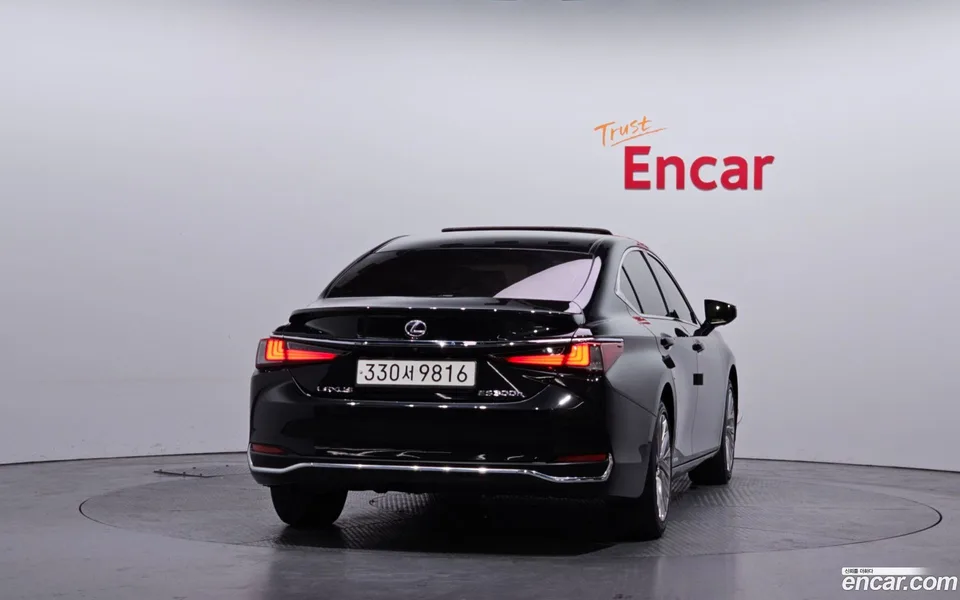 Lexus ES 300h 2022 — миниатюра 4