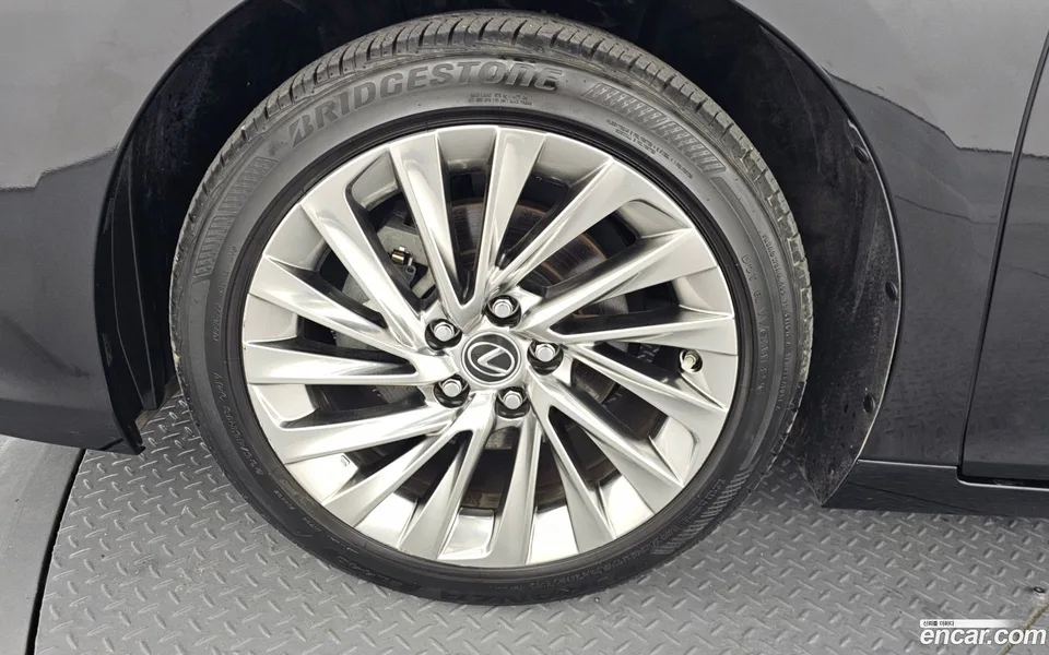 Lexus ES 300h 2022 — миниатюра 5
