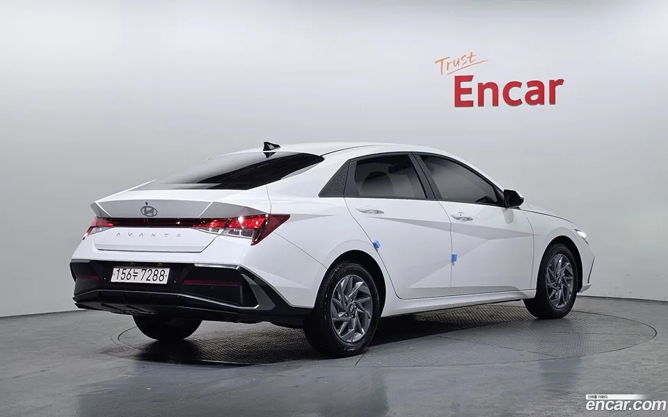 Hyundai Avante CN7 Hybrid 2024 — миниатюра 2