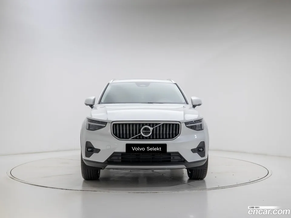 Volvo XC40 B4 2025 — миниатюра 2