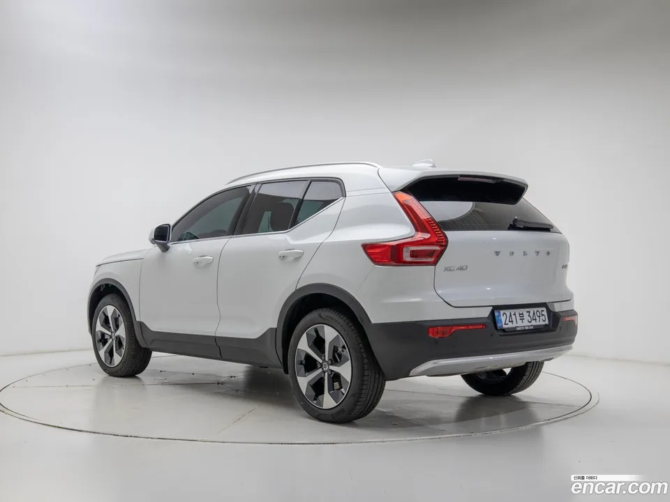 Volvo XC40 B4 2025 — миниатюра 4