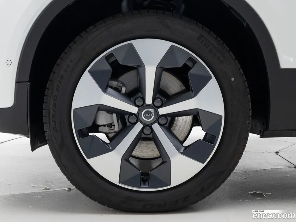 Volvo XC40 B4 2025 — миниатюра 5