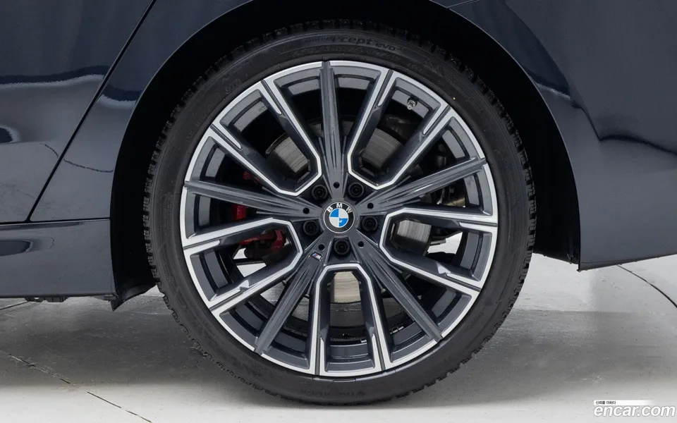 BMW 6 Series GT 630i xDrive M 2024 — миниатюра 5