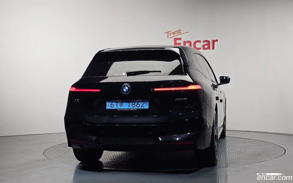 BMW iX xDrive50 2023 — миниатюра 4