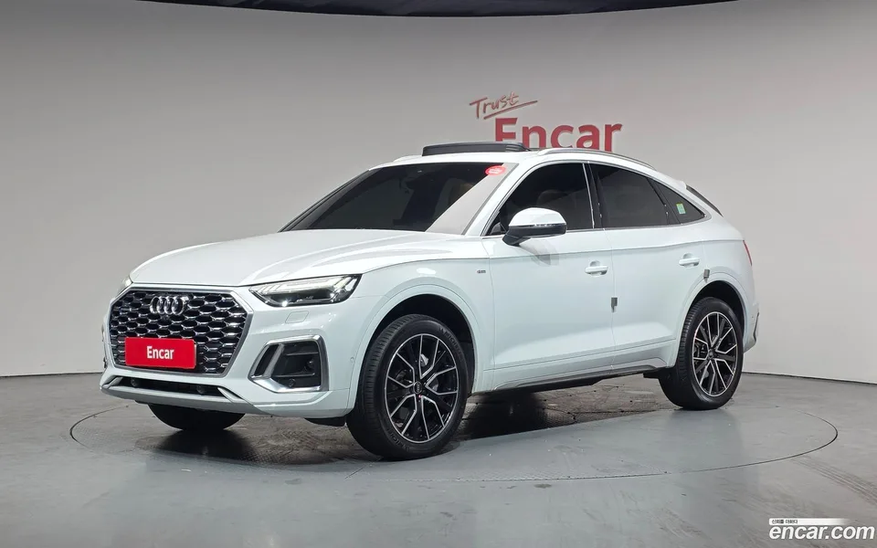 Audi Q5 45 TFSI 2023 — фото 1, купить с доставкой в Москву