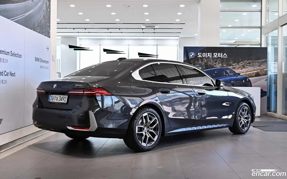 BMW 5 Series 520i 2025 — миниатюра 2