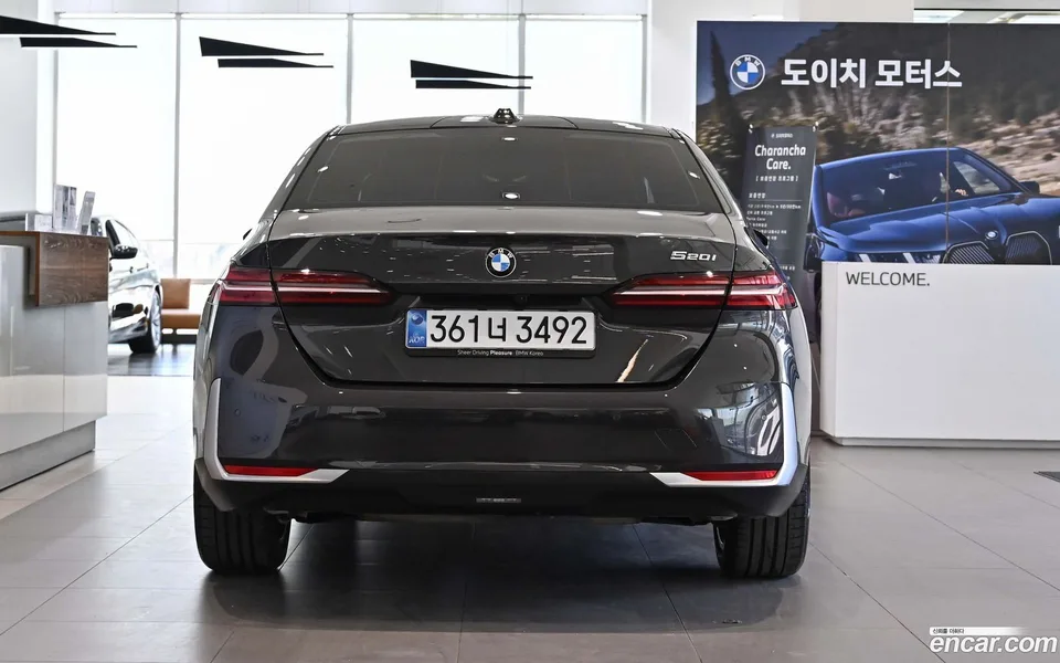 BMW 5 Series 520i 2025 — миниатюра 4