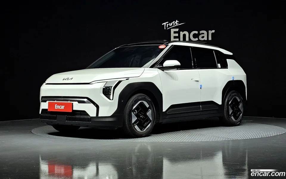 Kia EV3 2WD 2024 — фото 1, купить с доставкой в Москву