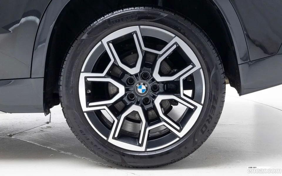 BMW X1 xDrive 20i xLine 2024 — миниатюра 5