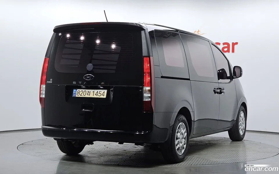 Hyundai Staria 3 2023 — миниатюра 2