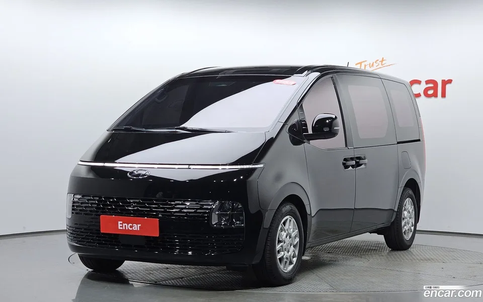 Hyundai Staria 3 2023 — фото 1, купить с доставкой в Москву