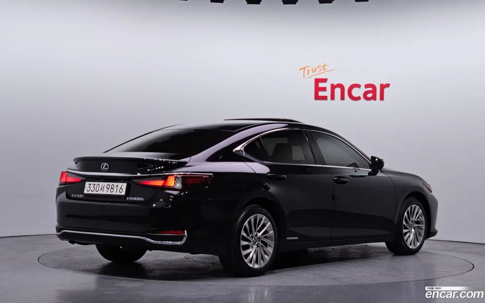 Lexus ES 300h 2022 — миниатюра 2
