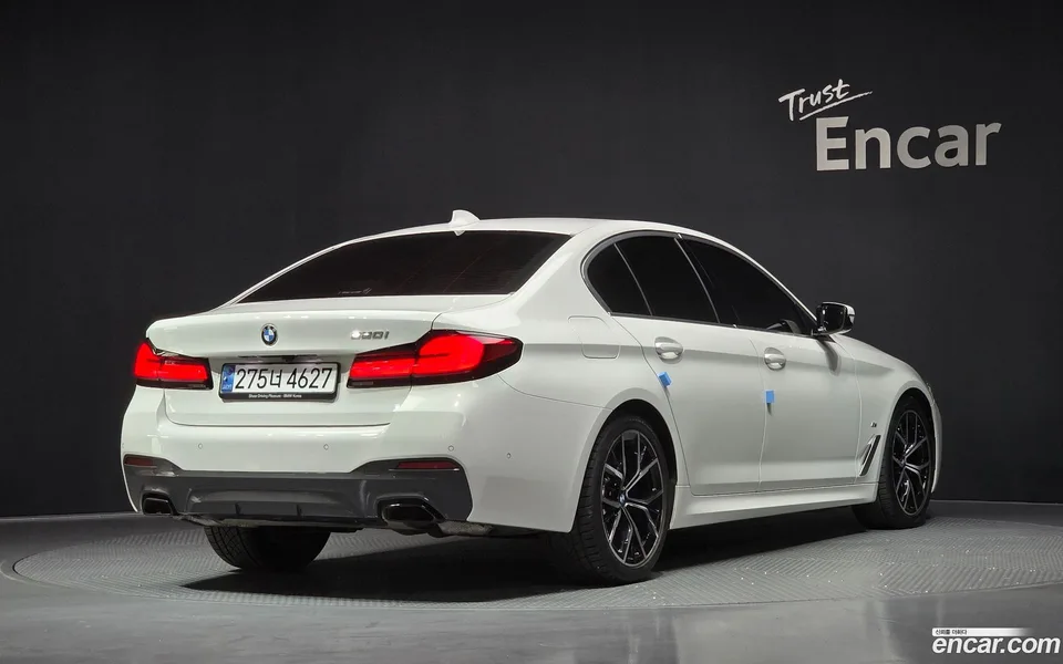 BMW 5 Series 520i M 2023 — миниатюра 2
