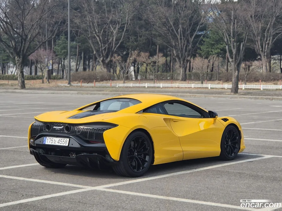 McLaren Artura 3.0 2023 — миниатюра 2