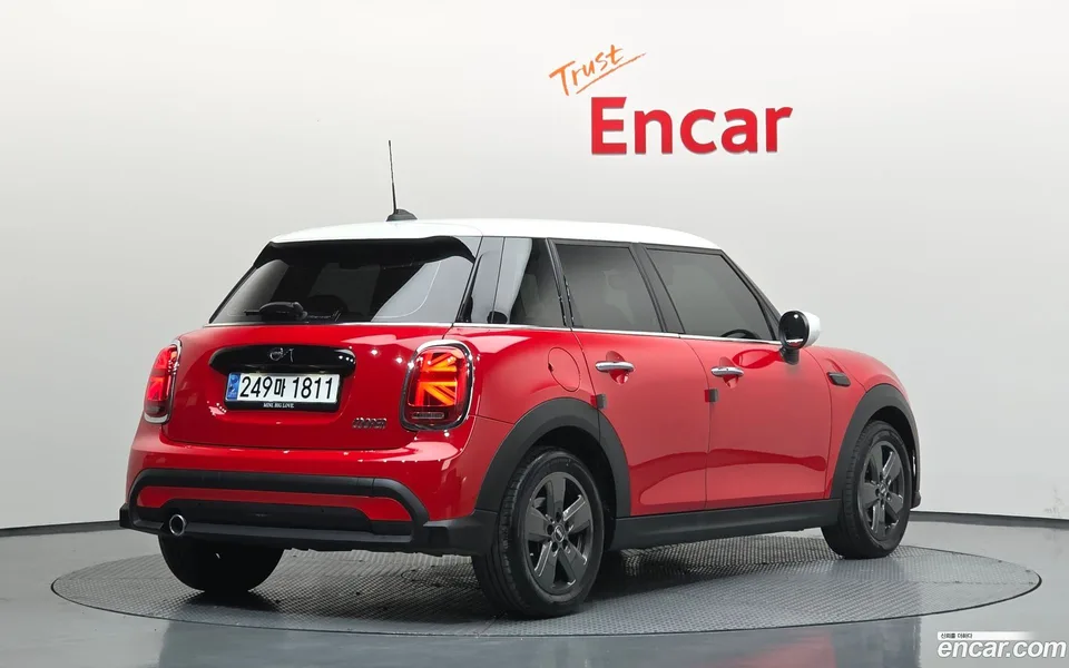 MINI Cooper 5 2023 — миниатюра 2